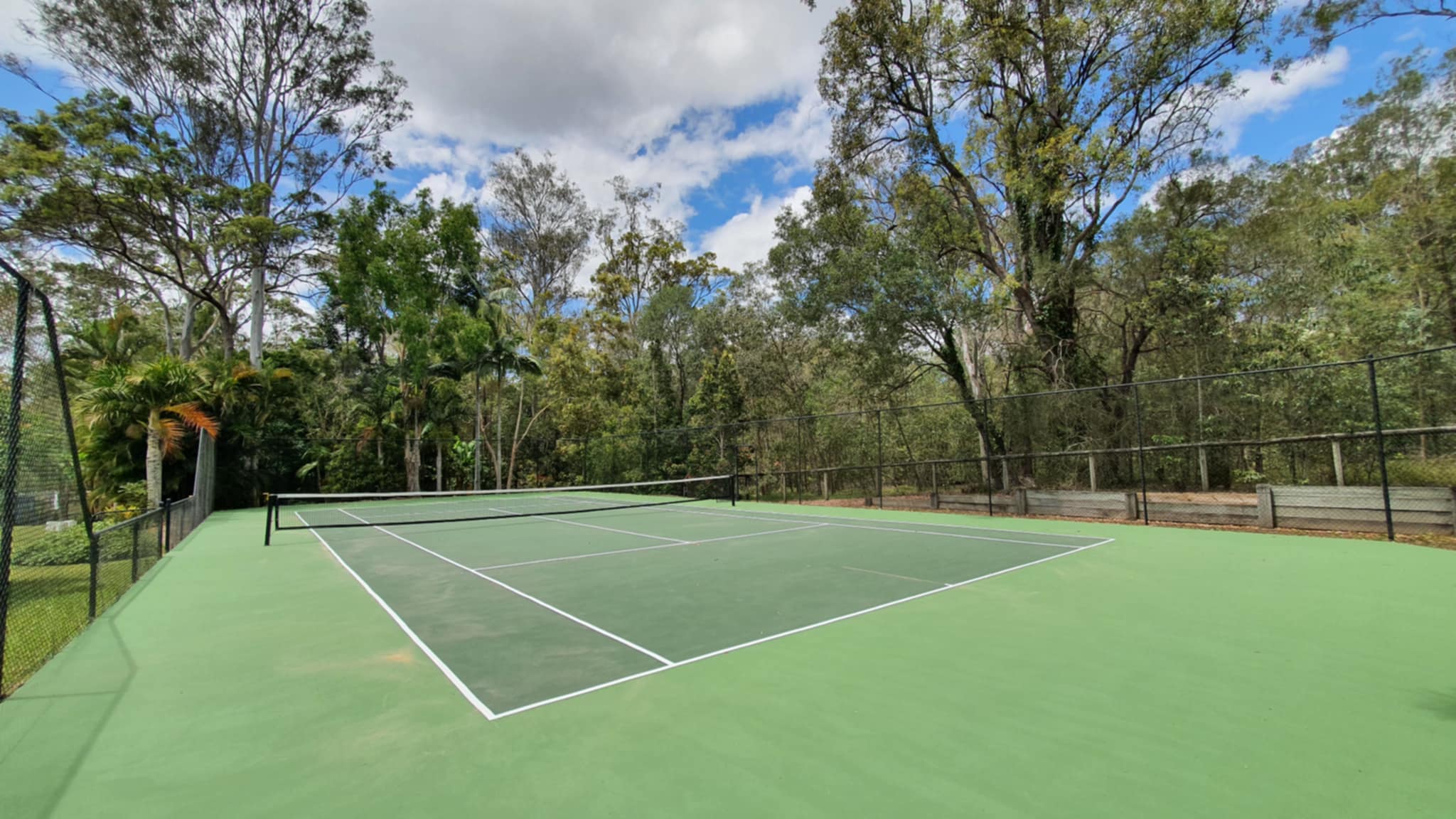 Tennis court painting / tennis court resurfacing